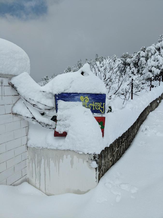 Namastay Himalayas, Kanatal Buitenkant foto