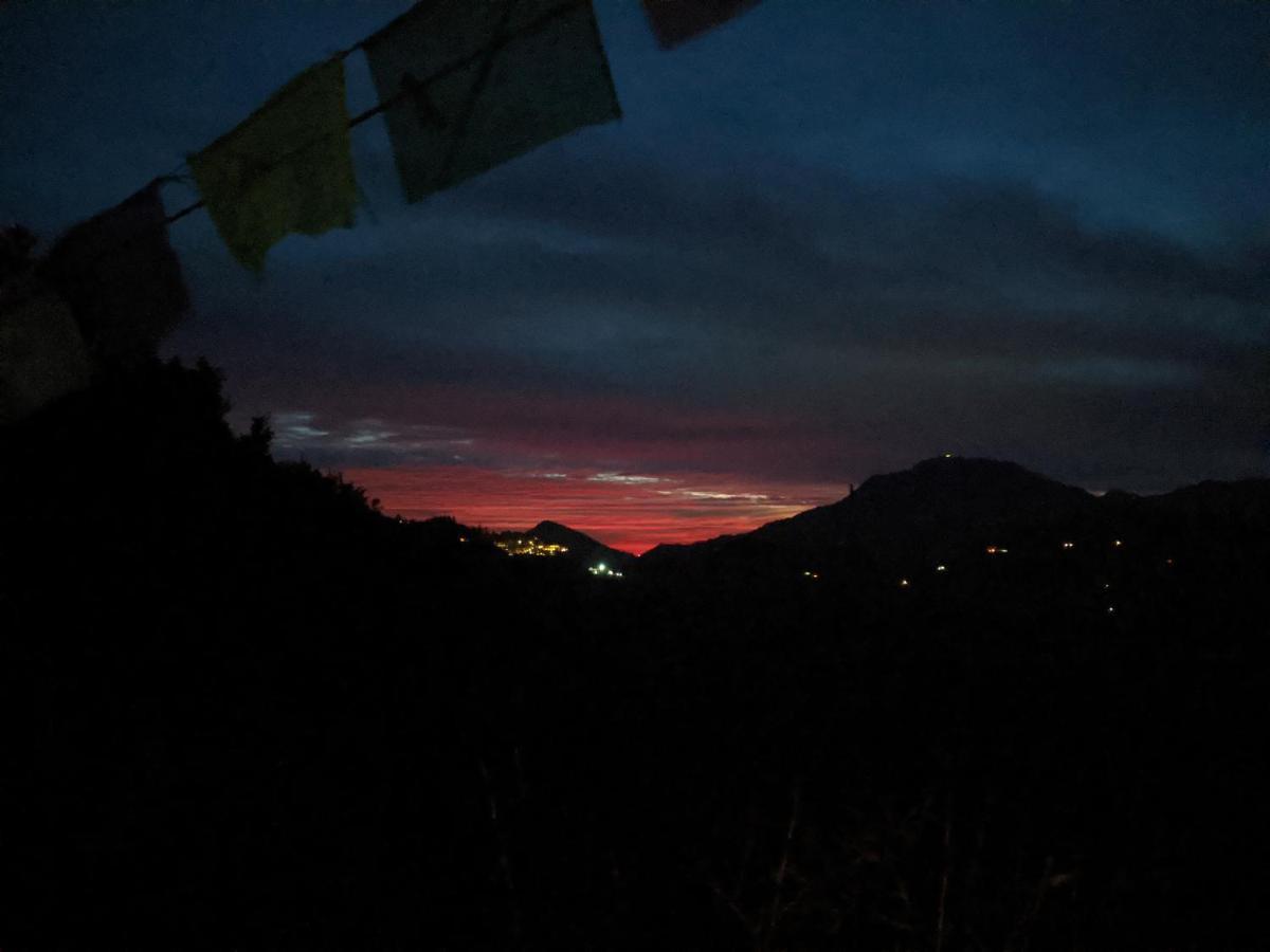 Namastay Himalayas, Kanatal Buitenkant foto